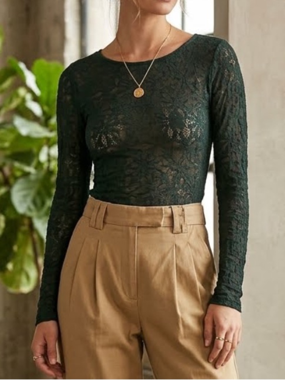 URBAN OUTFITTERS | Kimchi Blue Sheer Lace Top Long Sleeve Scoop Back Small